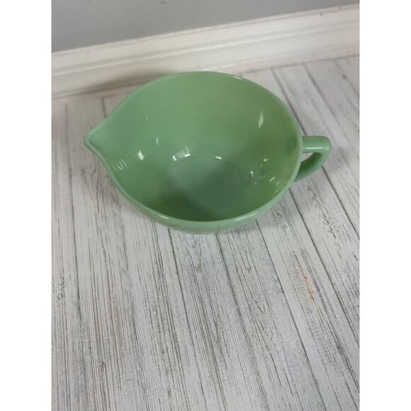 Fire King Jadeite Glass Batter Mixing Bowl W Handle Spout Vintage Milk Green 7½” - Picture 2 of 10